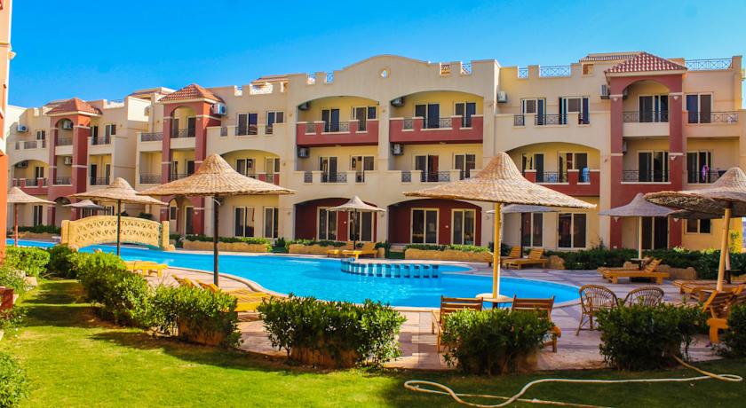 دلوقتي تقدر تأجر شاليه في العين السخنة مباشرة من المالك وبدون وسطاء! 🌊☀️